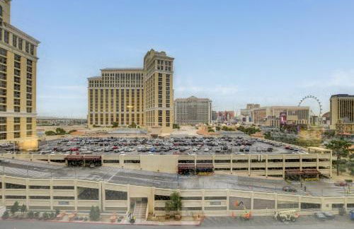 Iconic Vegas Views - 6 comfy Beds, NO RESORT FEES, Center Strip! - Foto 84