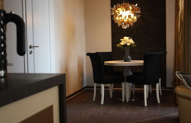 Mr.& Mrs. President - Photo 11