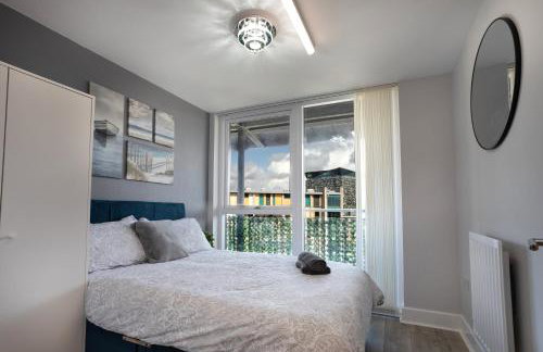 Vista Verde - Luxury City Penthouse 2BR - Sleeps up to 6 - Parking - Photo 44