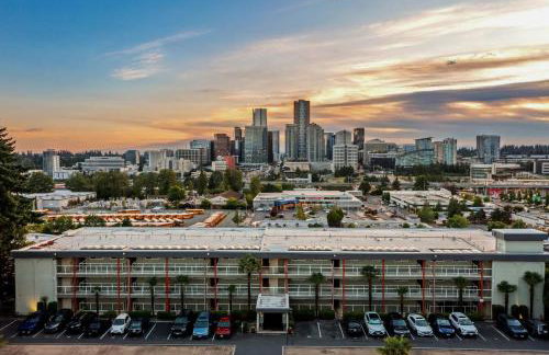 Pet Friendly Bellevue Condo with Stunning City Views - Foto 7