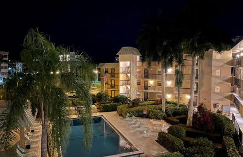 End Unit Steps from Beach Access w/ No Crazy Beach Prices - Foto 4