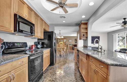 Pet Friendly Canal Front 3-Bedroom Grand Villa with Pool, Linai and Dock - Foto 9