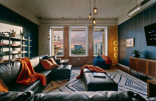 Luxury Downtown Dallas Retreat with Parking, Pool, Gym - Foto 21