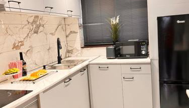 Luxe Smart Home - Basildon Serviced Accommodation - 7 Mins Walk To Basildon Town Centre, Hospital & Train Station - Foto 3