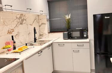 Luxe Smart Home - Basildon Serviced Accommodation - 7 Mins Walk To Basildon Town Centre, Hospital & Train Station - Foto 3