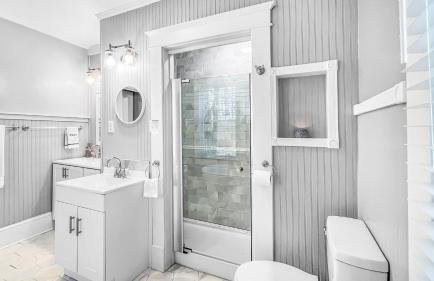 Homey Lodge - Cozy home / Walk to Revolution Mill / Near Downtown / Perfect for groups and family / Free parking - Foto 11