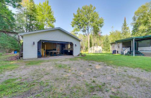 Houghton Lake Area Home with Fire Pit and Yard! - Foto 24