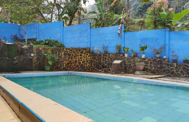 Villa Yustisia Curug 7 Cilember - Foto 49