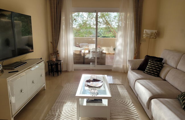 Elviria 2-bed Apt, Sleeps 4, Pool, 20m to Beach - Foto 9