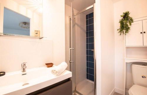 Beautiful Renovated Studio - next to the metro - Foto 14