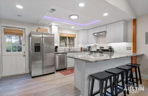 Pet Friendly 3BR 3BA Hill Country Home w Private Pool and Grill by Austin Vacay - Foto 47