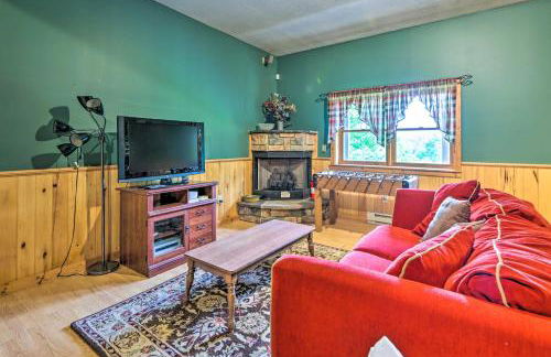 Slaty Fork Escape with Mountain View and Hot Tub! - Foto 14