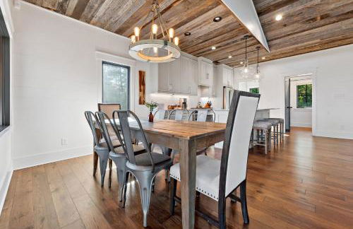 Hilltop Lodge Opulent Lakefront Living in Lake James - Photo 14