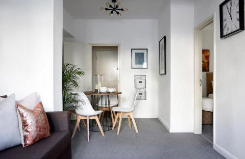 Aisiki Living at Upton Road, Multiple 1, 2, or 3-Bedroom Apartments, King or Twin Beds with Free WiFi & Parking Space - Foto 124