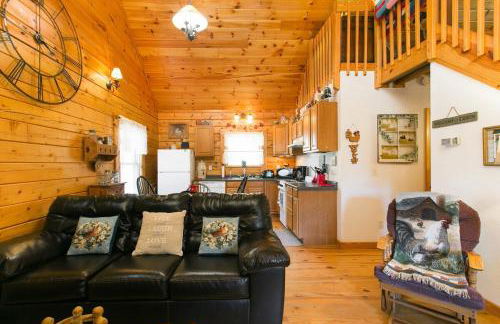Blueberry Hill Cabin-Private, secluded cabin with a fireplace and New Hot Tub 2025 - Foto 27