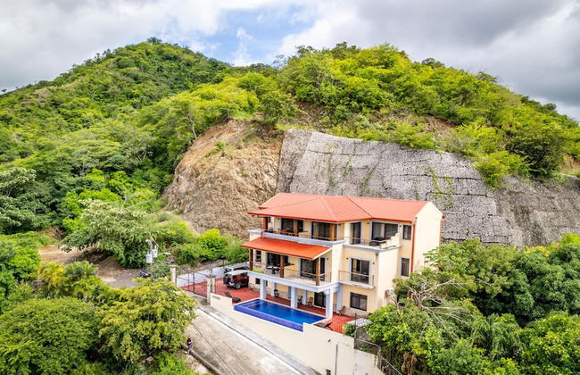 2-Bedroom Ocean-View Condo with Pool - Foto 40