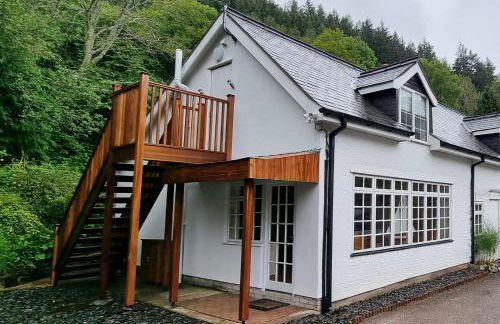 Modern and spacious 2 bedroom apartment with free parking - Photo 43