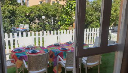 Casa con jardín a 40 metros de la playa. VR. - Foto 2