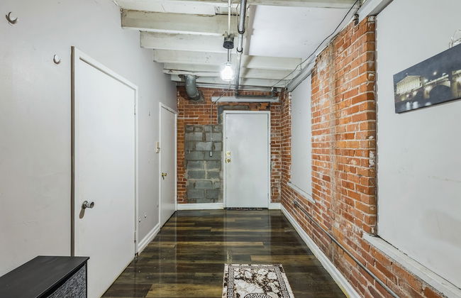 Stylish Chic Retreat At Lafayette Lofts 1 Bedroom Apts by RedAwning - Foto 19