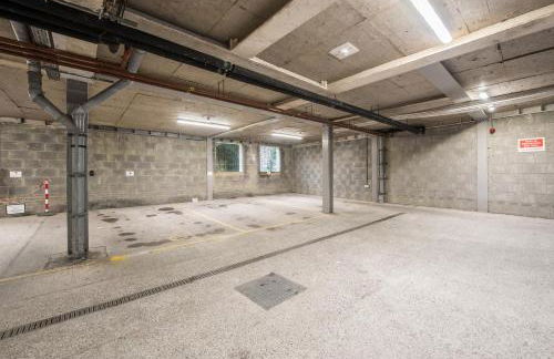 Beautiful Central Tenby Apartment with free parking - Photo 18