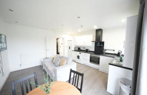 HEATHROW AIRPORT apartments-FREE parking-Free underground to and from Heathrow-30 min central London - Foto 11