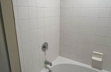 Spacious 2 Bedroom 2 Bathroom Apartment with Balcony in Uptown Charlotte! City Views & Free Parking! - Foto 23