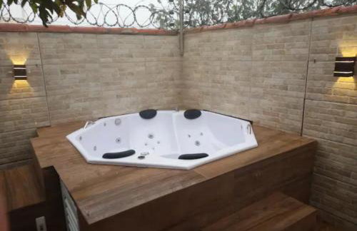 CASA COM SPA DE HIDRO, AQUECEDOR E CROMOTERAPIA A 1,0 kM DO CENTRO - Foto 4