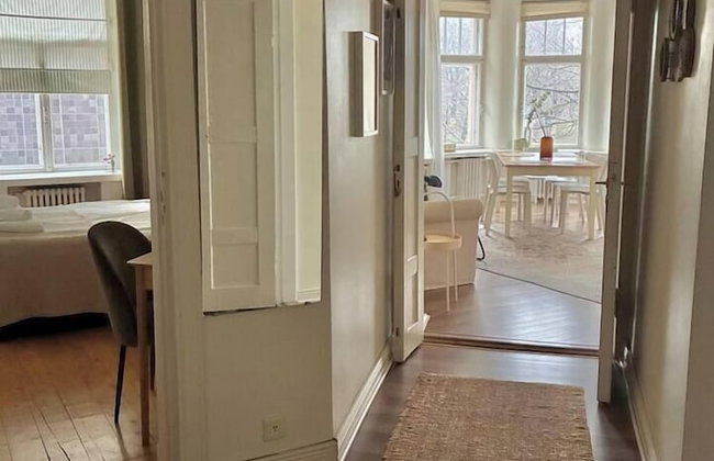 2ndhomes Charming 2BR Home w Balcony - Foto 30