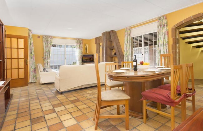 Del Pi in Blanes With 4 Bedrooms and 3 Bathrooms - Photo 11