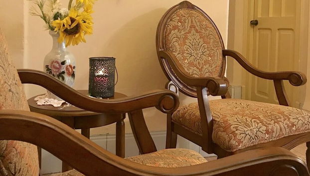 Coin salon dans le hall