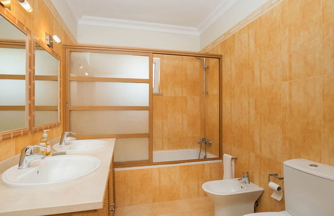 Lively Holiday Home in Albufeira With Private Pool 500m From the Beach - Foto 20