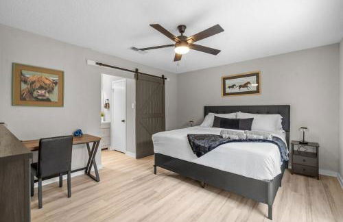 DFW Retreat - Pool, Spa & Minutes to Dallas & Fort Worth - Photo 23