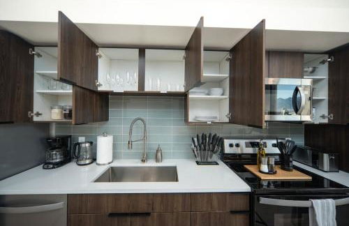 10thFloor CityView HotTub,Pool,Gym,Parking,King Bed - Foto 40