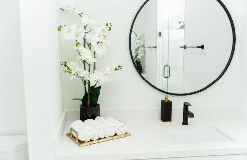 Designer Villa with Heated Pool, BBQ, Firepit, Ideal for Families & Groups - Photo 33