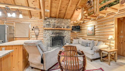 On-Site Pond and Trails Lake Luzerne Cabin - Foto 5