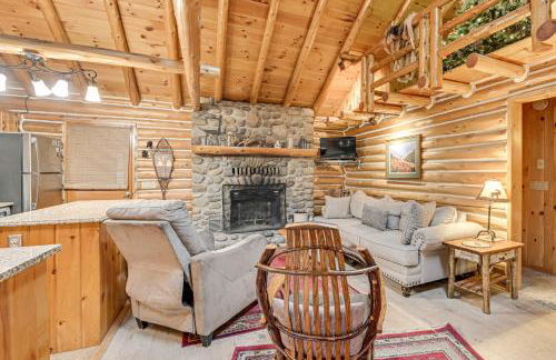 On-Site Pond and Trails Lake Luzerne Cabin - Foto 5