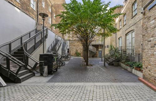 Stylish 2BR Retreat Steps from Kings Cross - Foto 34