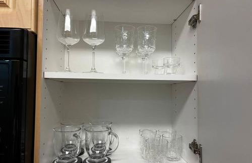 Spacious 1bdrm apartment 10 mins to Cedars-Sinai by car FREE Parking, King bed - Photo 17