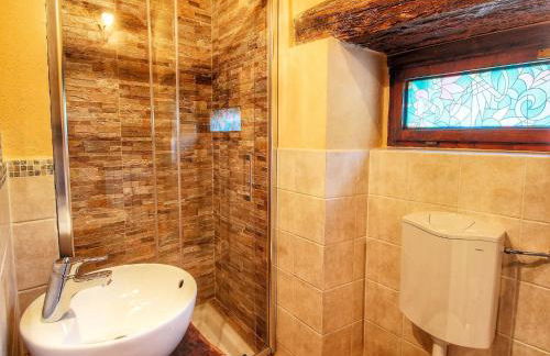 Farmhouse With Stables, Horses and the Ability to Make Horseback Riding - Photo 116