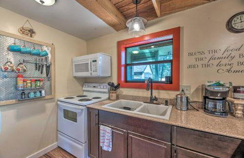 Casa Verde Cabin with Fire Pit 4 Mi to Ski - Foto 7