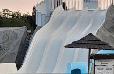 Mobil home camping les Charmettes 4 étoiles les MATHES en Charente Maritime prés du ZOO de la Palmyre 8 personnes tout confort 3 chambres 2salles de bains 2 WC Lave linge lave vaisselle Climatisation bien situé - Foto 21