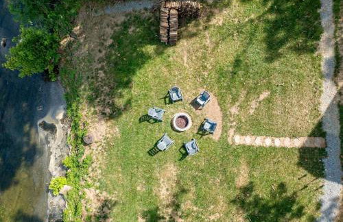 Riverside Oasis with Stunning Views, Cozy Firepit! - Photo 60