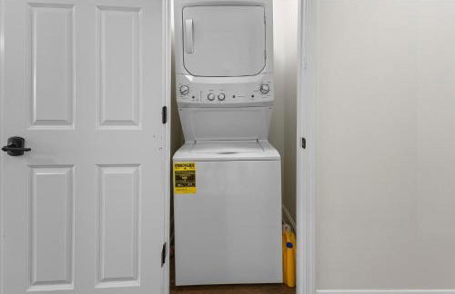 Steps Away From Mass Ave in Heart of Indy with Balcony - Foto 38