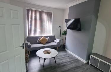 Lovely 2-bedroom house close to Media City. - Foto 1