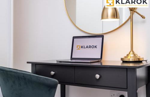 Four Bedroom Semi Detached House By Klarok Accommodation Peterborough With Free Parking & Garden - Foto 22