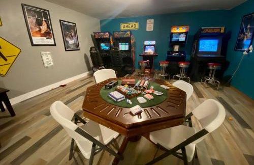 Amazing House with Pool, Arcade, Hot Tub and More - Accomodates 16 guests - Photo 15