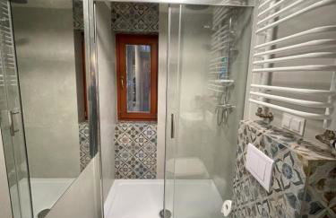 DOMKI w LESIE NAD RZEKĄ - Foto 8