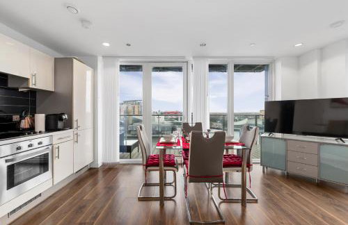 Waterfront Panorama – 2BR + Balcony, Near Stadium - Foto 3