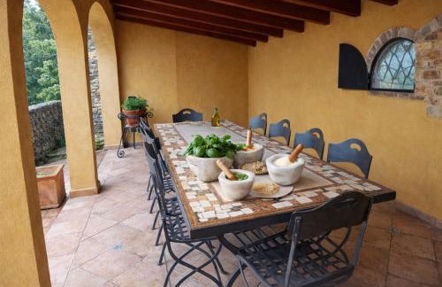 Un piccolo castello medioevale vicino 5 Terre - Foto 9