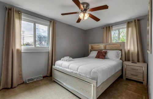 Family Fun Pool Central Airport - Photo 18